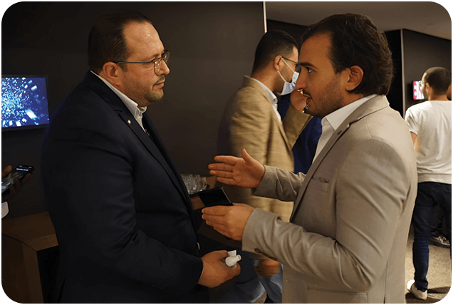 A BNI Member welcomes a visitor